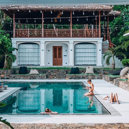 The Salty Pelican Yoga & Surf Retreat Dickwella Exterior photo