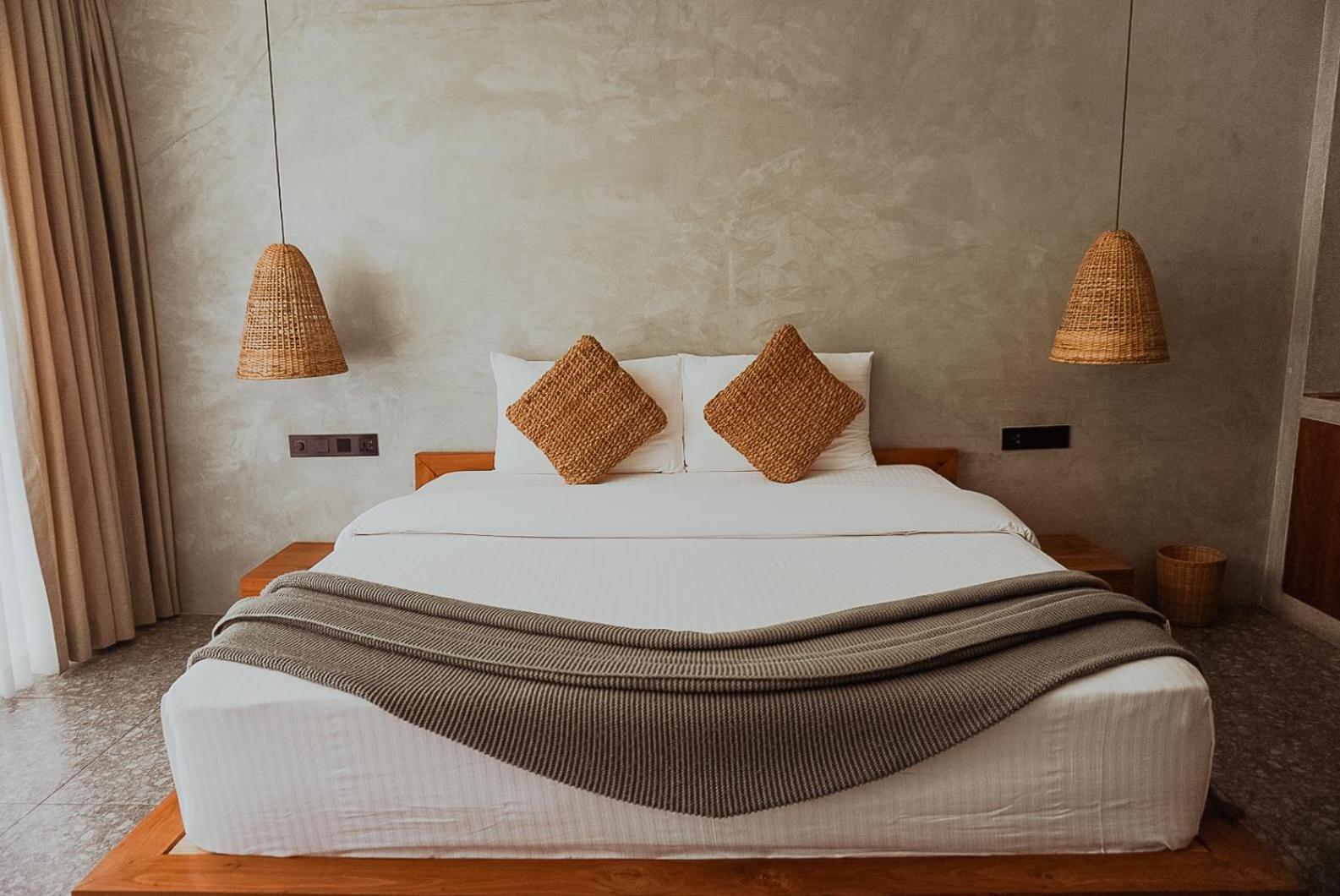 The Salty Pelican Yoga & Surf Retreat Dickwella Room photo